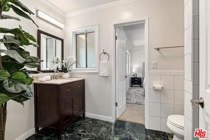 823 Enchanted Way, Pacific Palisades, California 90272
