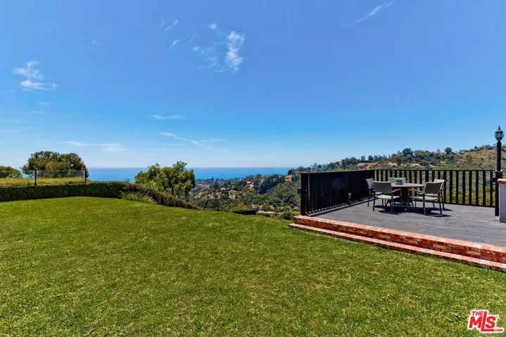 823 Enchanted Way, Pacific Palisades, California 90272