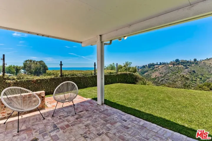 823 Enchanted Way, Pacific Palisades, California 90272