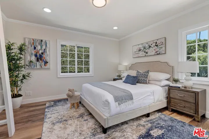 823 Enchanted Way, Pacific Palisades, California 90272