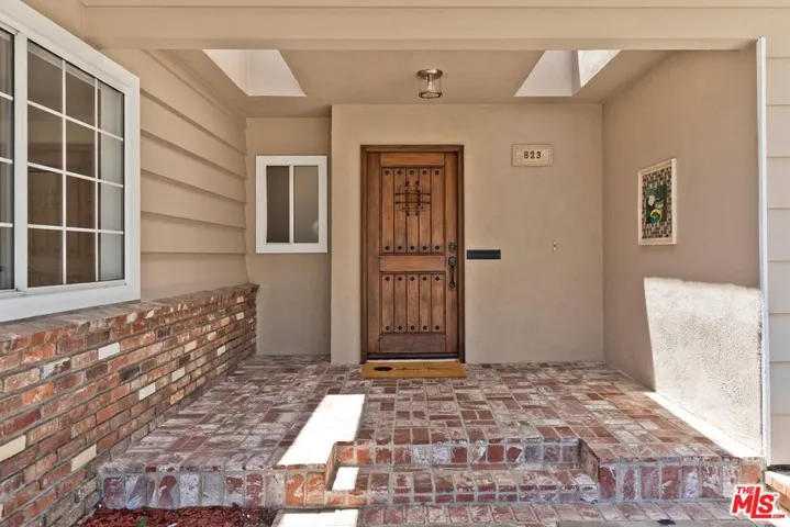 823 Enchanted Way, Pacific Palisades, California 90272