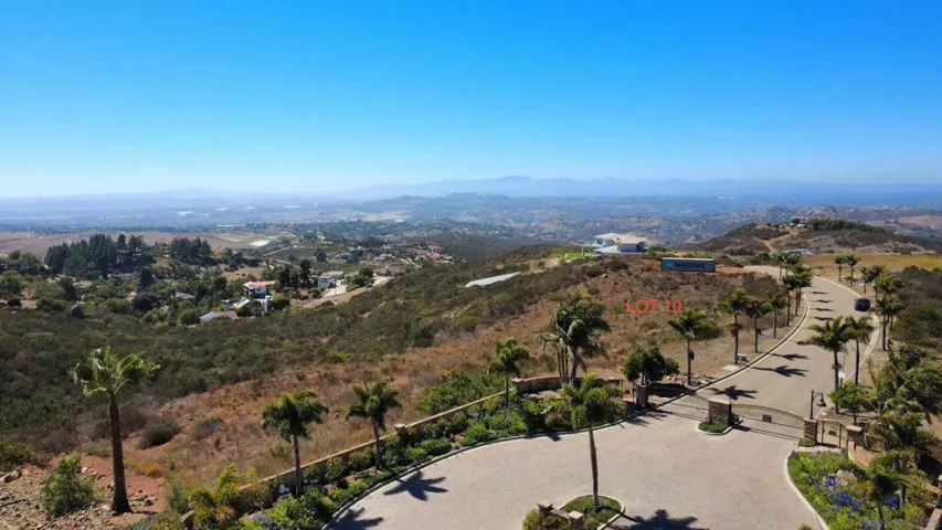 2220 Panoramic Dr., Vista, California 92084