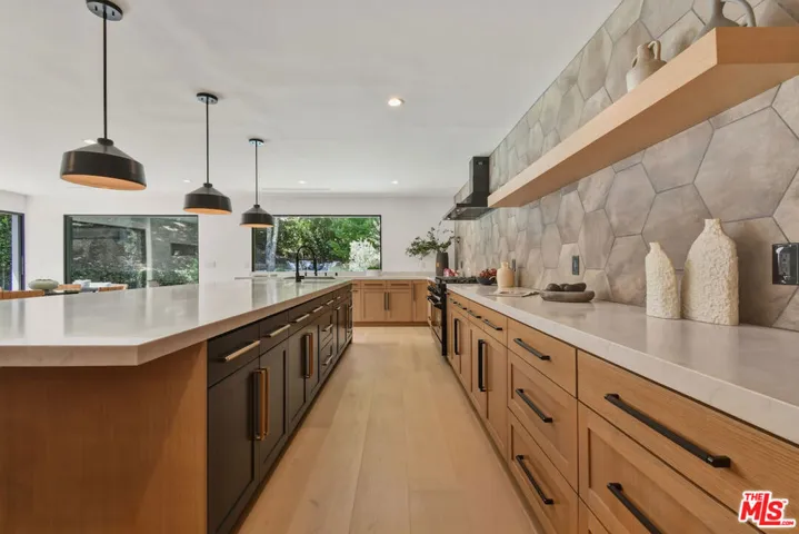 3721 Woodcliff Road, Sherman Oaks, California 91403