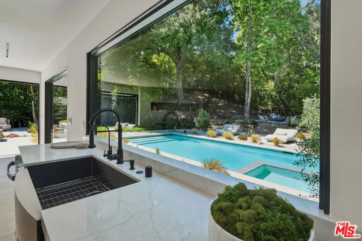 3721 Woodcliff Road, Sherman Oaks, California 91403