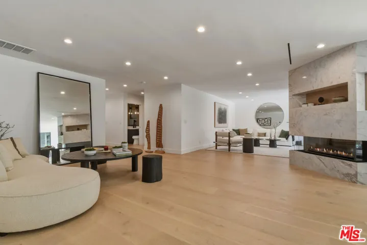 3721 Woodcliff Road, Sherman Oaks, California 91403