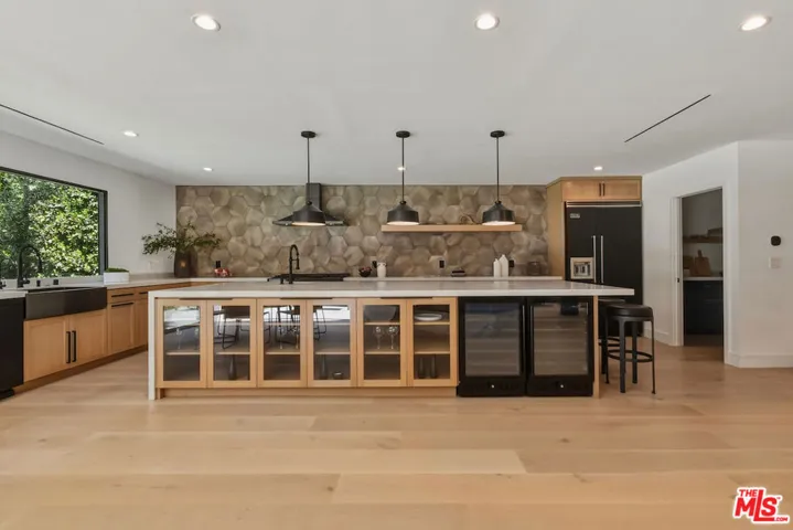 3721 Woodcliff Road, Sherman Oaks, California 91403