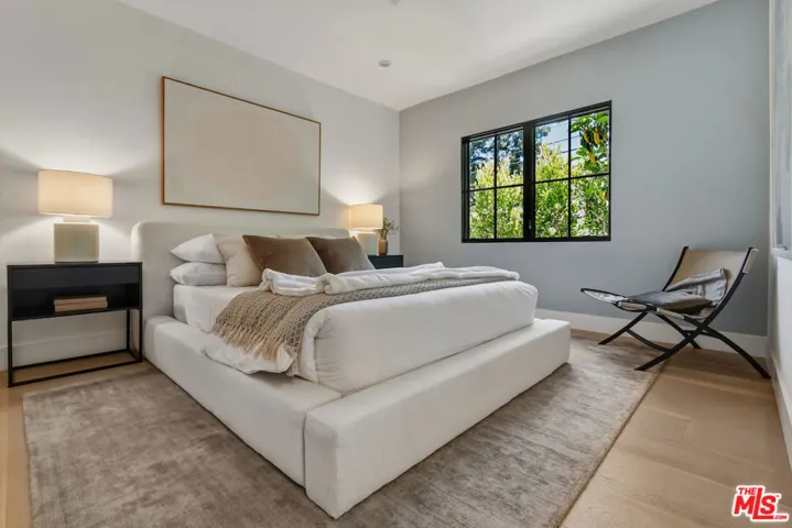 3721 Woodcliff Road, Sherman Oaks, California 91403