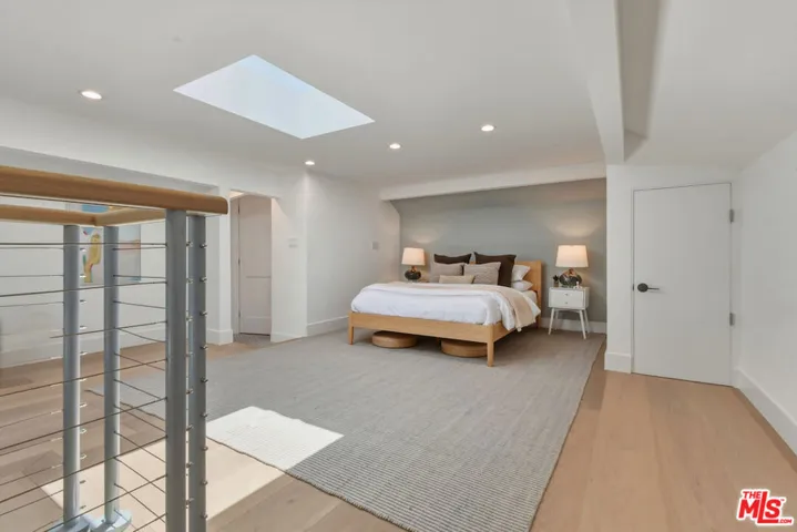 3721 Woodcliff Road, Sherman Oaks, California 91403