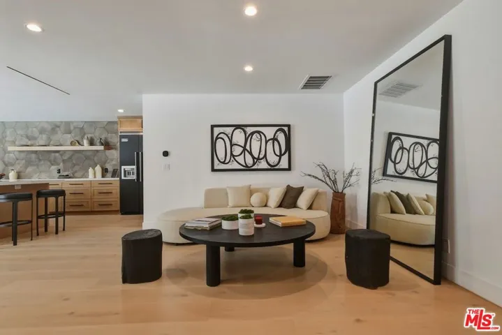 3721 Woodcliff Road, Sherman Oaks, California 91403