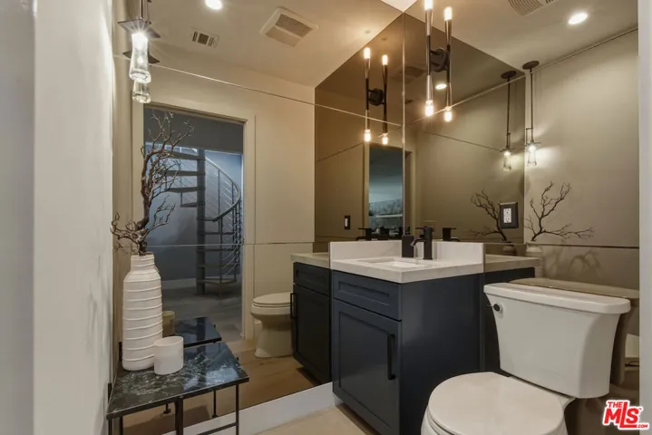 3721 Woodcliff Road, Sherman Oaks, California 91403