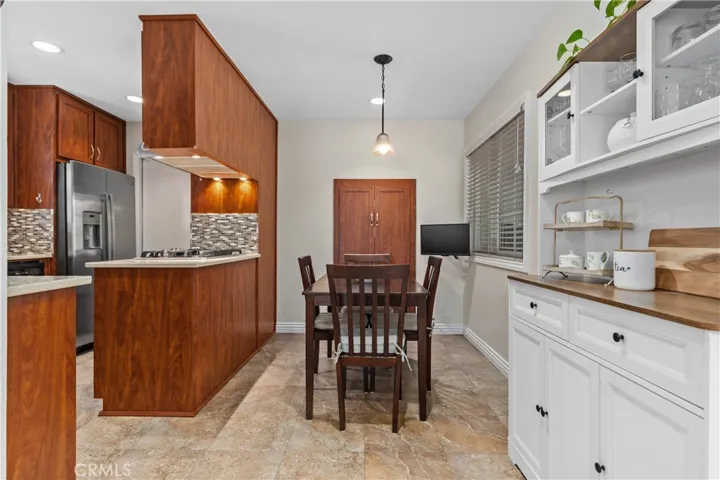 A charming breakfast nook area for you to enjoy your morning coffee or a quick bite!