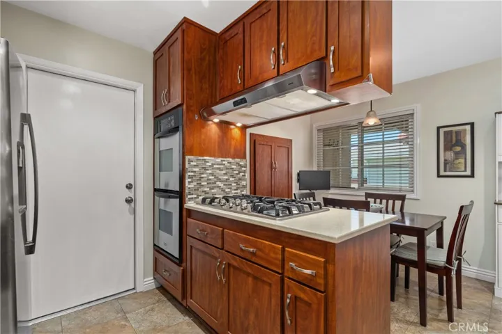 The kitchen affords easy access to the garage and convenience when bringing in the groceries~