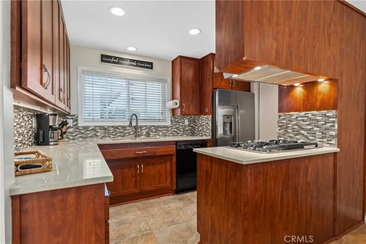 Designed to give you lots of countertop space while working in the kitchen...t's a wonderful treat for any chef!