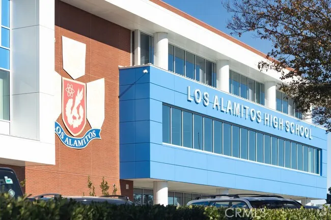 Highly acclaimed Los Alamitos School District~