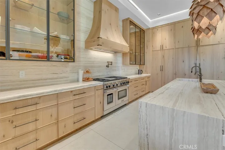 12142 Emelita Street, Valley Village, California 91607