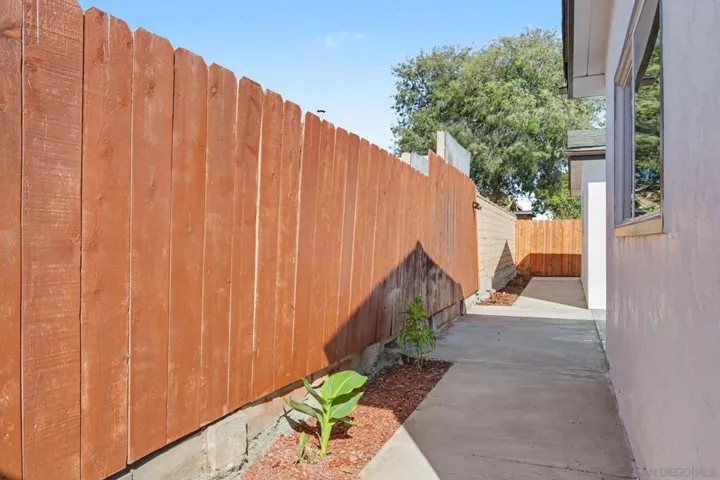 559 Glencrest Dr, San Diego, California 92139