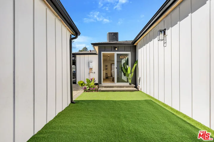 5928 Tobias Avenue, Sherman Oaks, California 91411