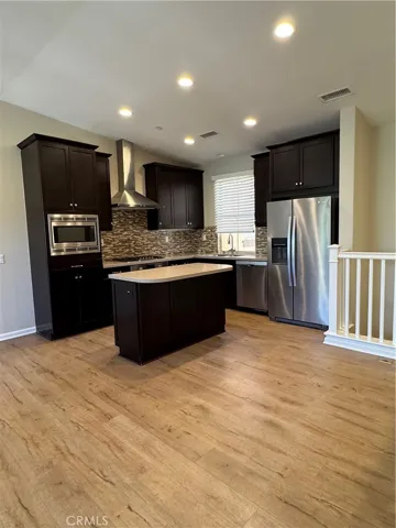 60 Waterleaf, Irvine, California 92620