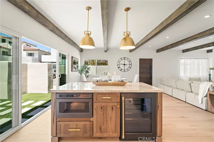 Those cabinets!!!! Wowzaaa!