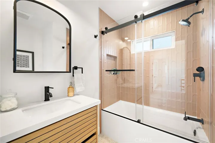 Stunning Bathroom Upstairs!