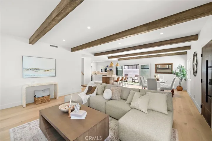Check out those beams!