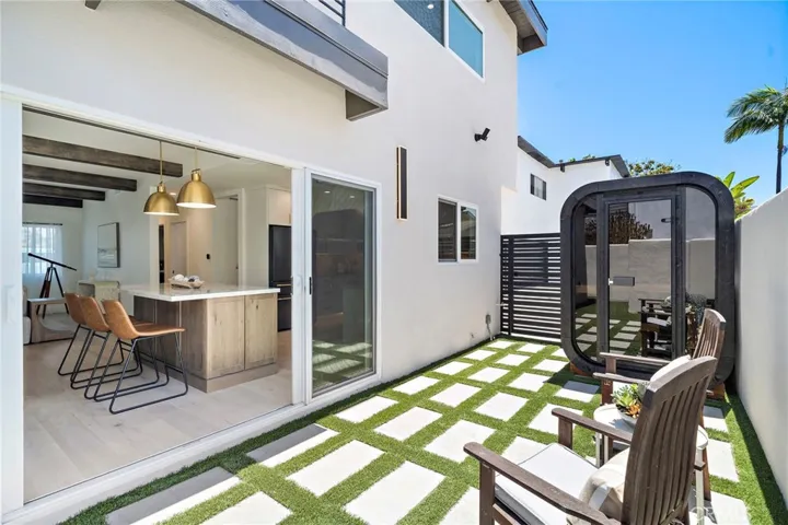Side yard to kitchen