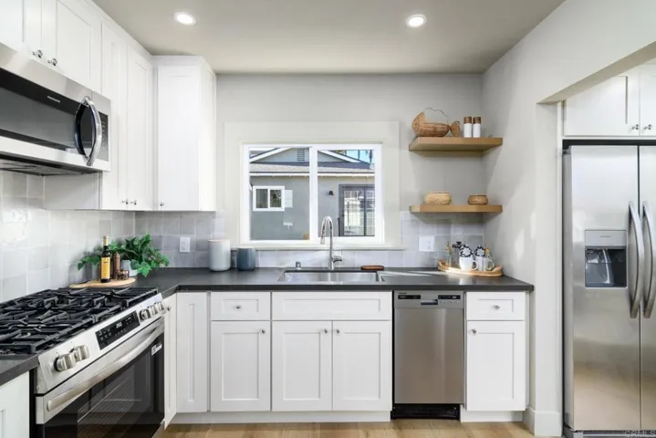 1845 Thomas Ave, San Diego, California 92109