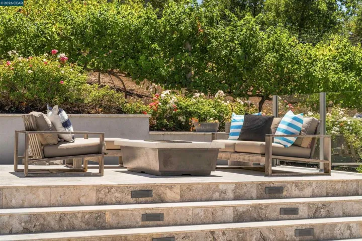 330 Twin Peaks Ln, Alamo, California 94507