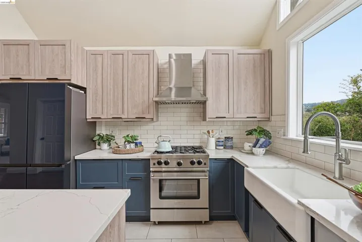 3214 Stuart St, Oakland, California 94602