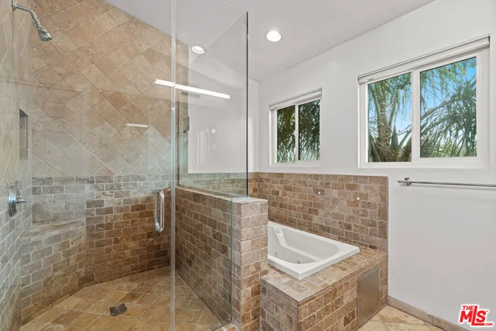603 Vernon Avenue 2, Venice, California 90291