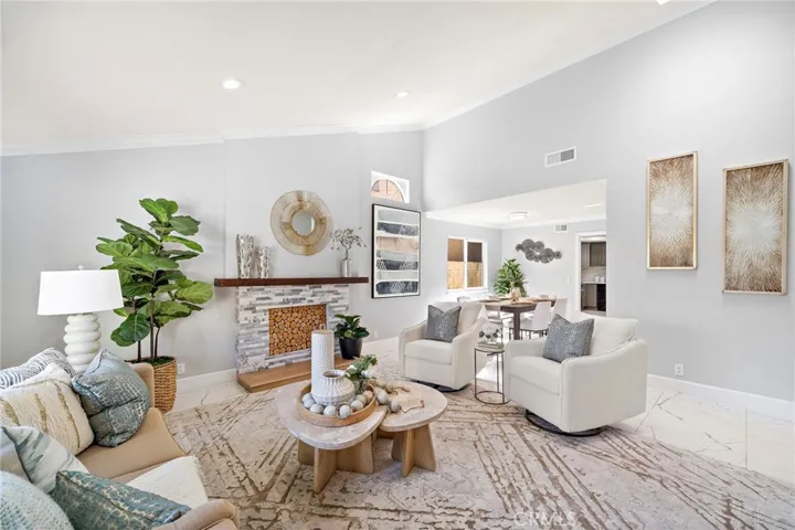 soaring ceilings, fireplace