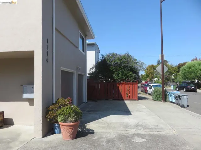 1314 Kains Ave 4, Berkeley, California 94702