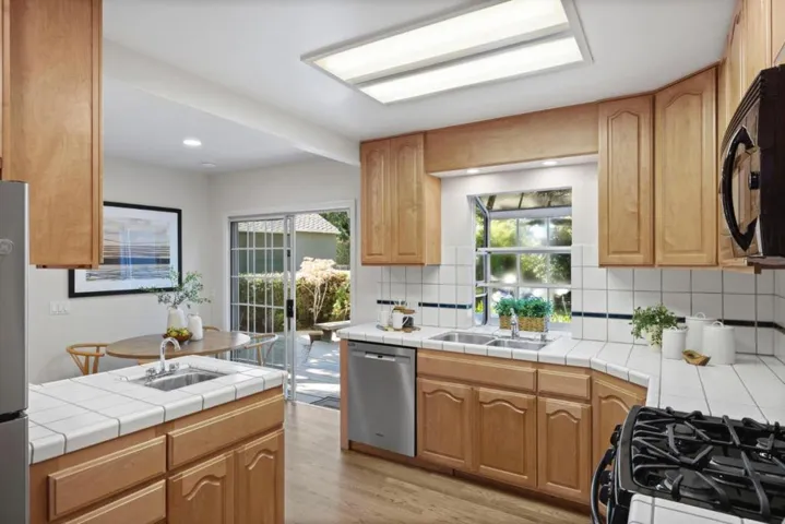1386 Hillside Circle, Burlingame, California 94010