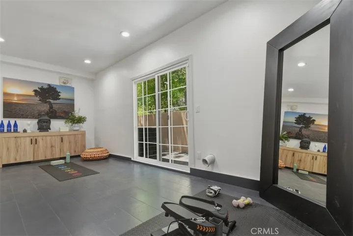 Third car garage. Can be used as yoga room or......