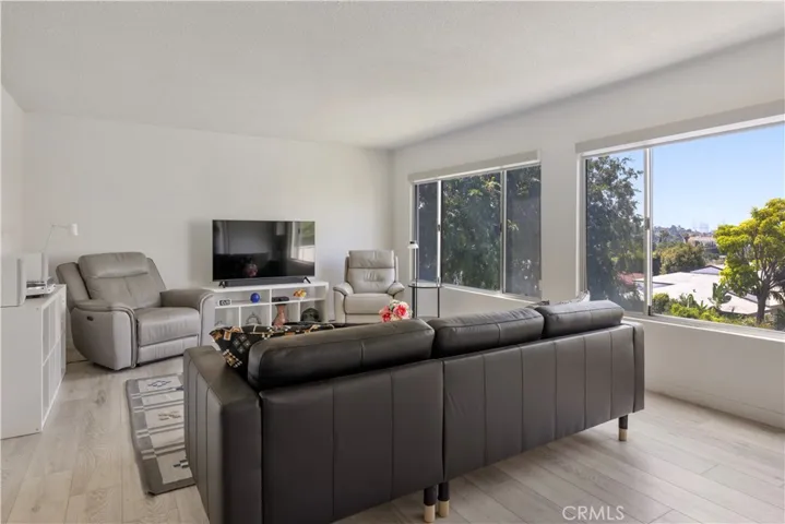 4343 Finley, Los Angeles, California 90027