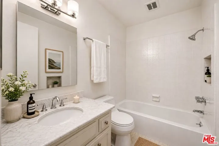 1127 10th St 201, Santa Monica, California 90403