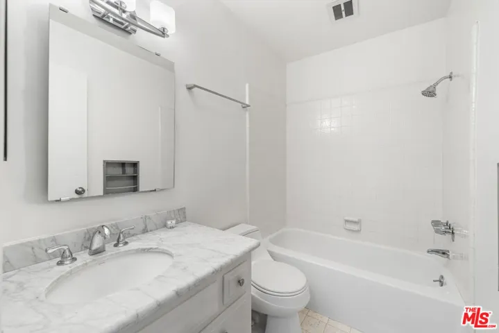 1127 10th St 201, Santa Monica, California 90403