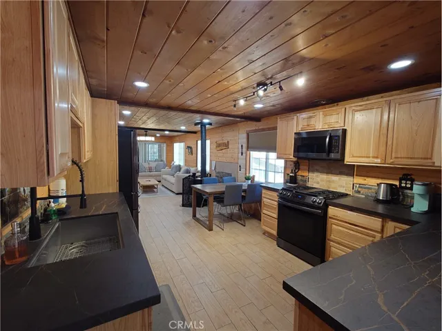 Kitchen Facing Living Room