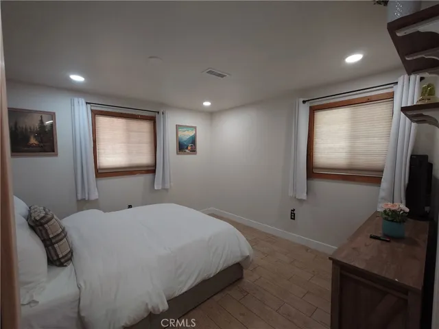 Bedroom 1: Queen Bed
