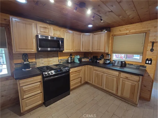 Kitchen Countertops, Range, Microwave