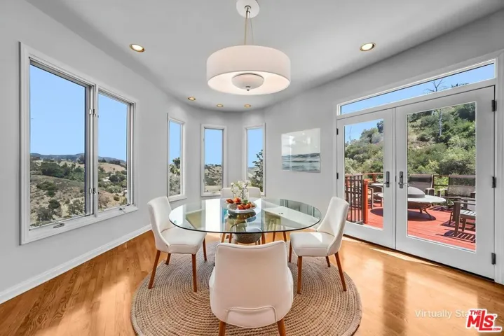 6852 Woody Trail, Los Angeles, California 90068