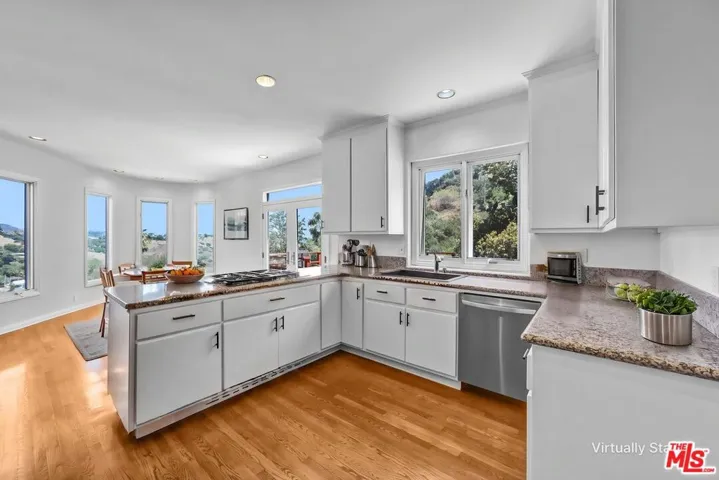6852 Woody Trail, Los Angeles, California 90068