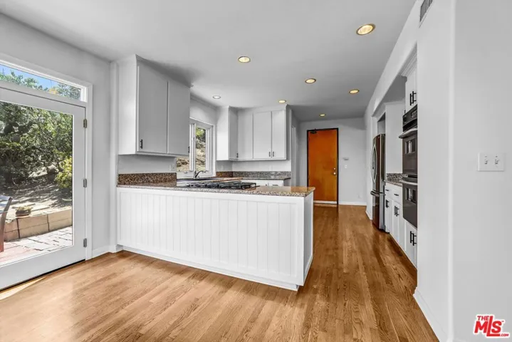6852 Woody Trail, Los Angeles, California 90068