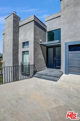 6852 Woody Trail, Los Angeles, California 90068