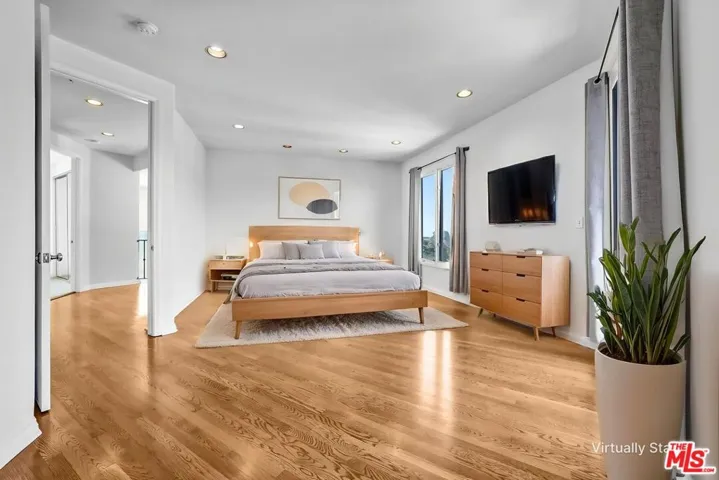6852 Woody Trail, Los Angeles, California 90068