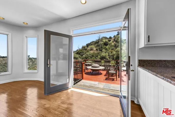 6852 Woody Trail, Los Angeles, California 90068