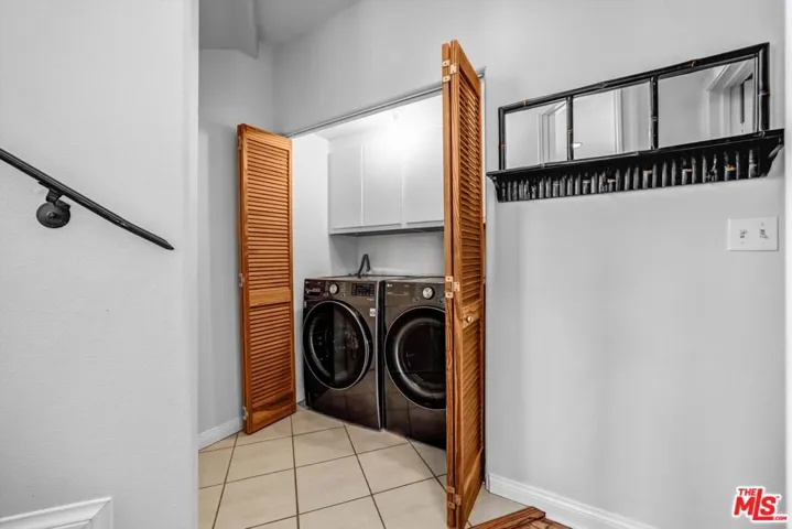6852 Woody Trail, Los Angeles, California 90068
