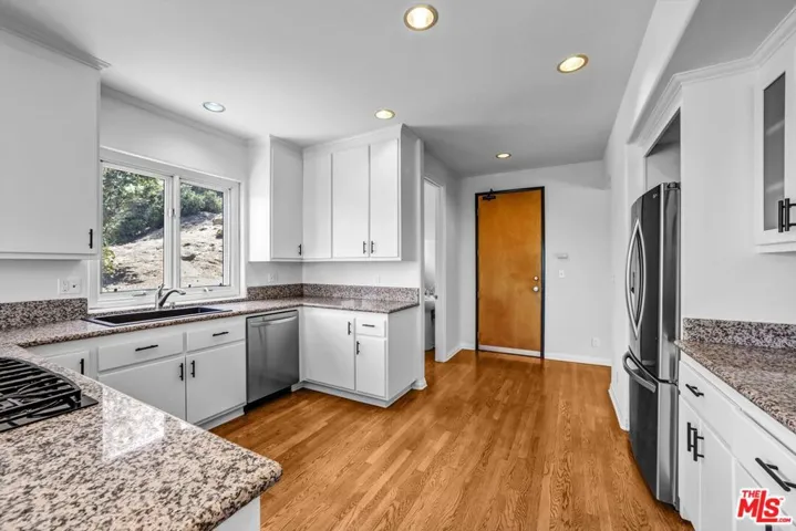 6852 Woody Trail, Los Angeles, California 90068