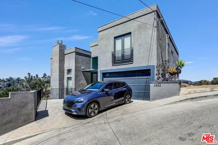 6852 Woody Trail, Los Angeles, California 90068