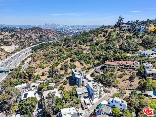 6852 Woody Trail, Los Angeles, California 90068